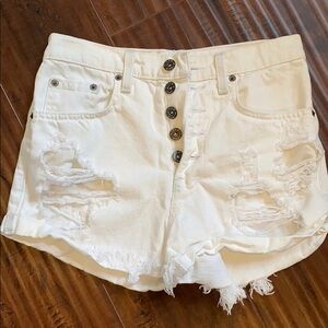 LF CARMAR RIPPED WHITE SHORT JEANS SIZE 25